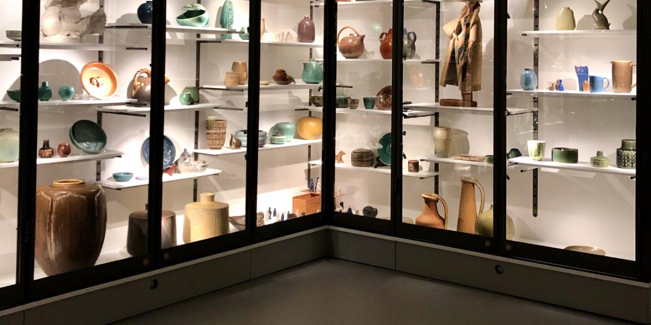 Vitrinskåpet som scenograf av konsten Vitrinskåpet som scenograf av konsten